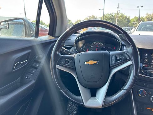 Used 2019 Chevrolet Trax LT w/ LT Convenience Package FWD image 28