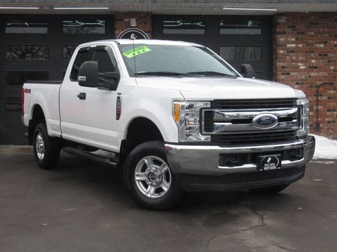 Used 2017 Ford F250 XLT image 2
