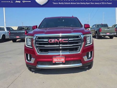 Used 2023 GMC Yukon XL SLT w/ SLT Premium Package RWD image 3
