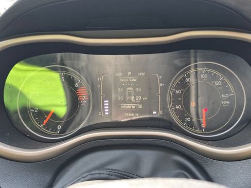 Used 2016 Jeep Cherokee Latitude AWD/4WD image 22