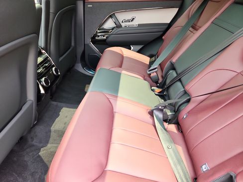 New 2025 Land Rover Range Rover Sport Dynamic SE image 5