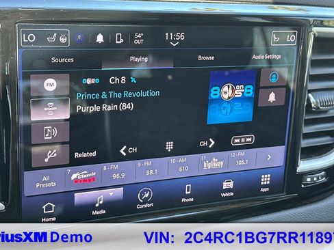 Used 2024 Chrysler Pacifica Touring-L image 24