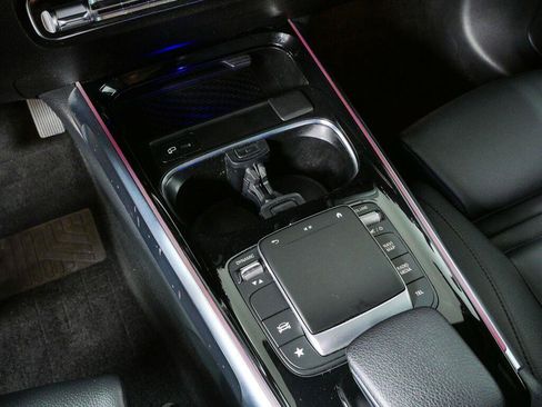 Used 2021 Mercedes-Benz GLB 250 4MATIC image 17
