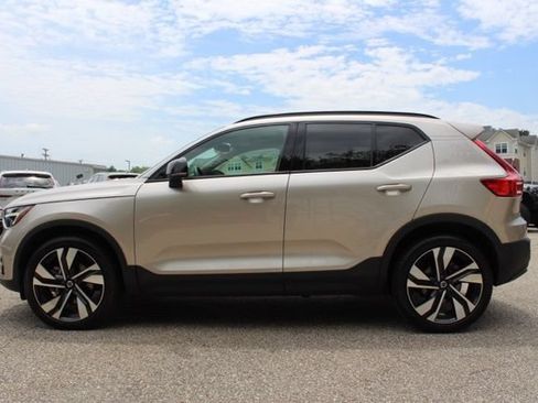 Certified 2023 Volvo XC40 B5 Ultimate w/ Climate Package AWD/4WD image 4