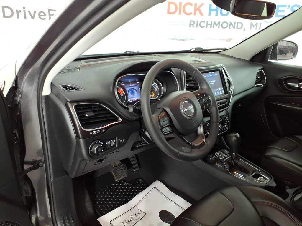 Used 2022 Jeep Cherokee Trailhawk w/ Comfort/Convenience Group AWD/4WD image 13