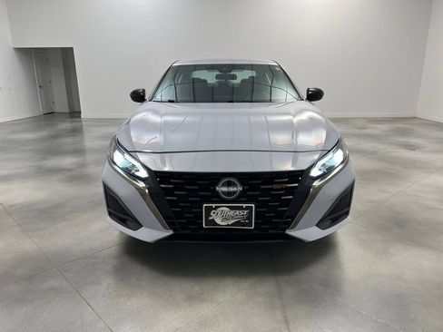 Used 2024 Nissan Altima 2.5 SR image 2