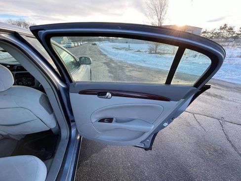 Used 2006 Buick Lucerne CX image 26