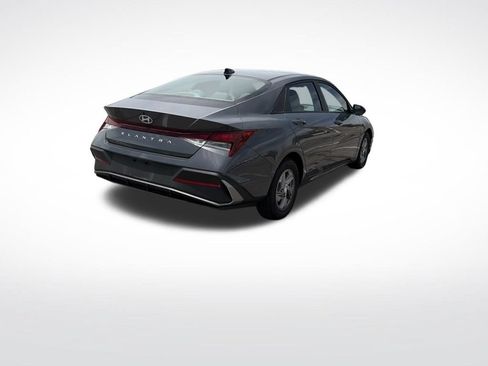 Used 2025 Hyundai Elantra SE FWD image 5