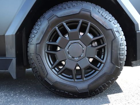 Used 2024 Tesla Cybertruck AWD Crew Cab image 45