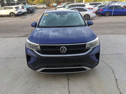 Certified 2023 Volkswagen Taos SE image 3