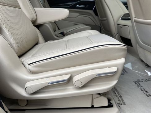 Used 2024 Cadillac Escalade Premium Luxury image 34