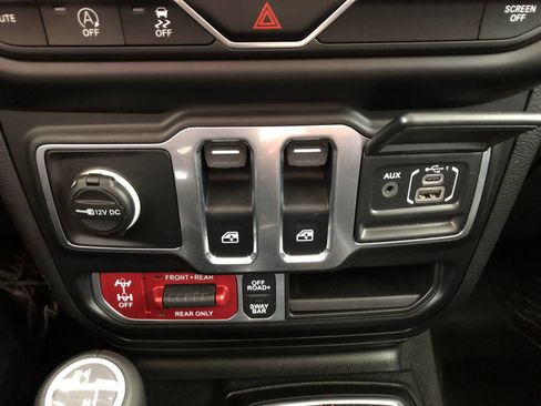 Used 2021 Jeep Wrangler Rubicon AWD/4WD image 23