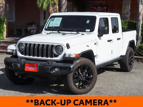 Used 2025 Jeep Gladiator Sport AWD/4WD image 4