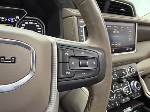 Used 2021 GMC Yukon XL Denali w/ Denali Premium Package AWD/4WD image 16