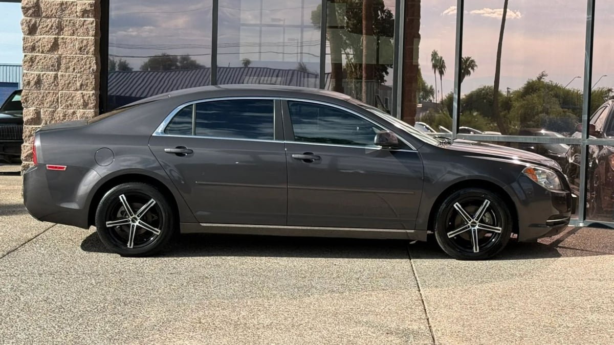 Used 2011 Chevrolet Malibu LT FWD image 14