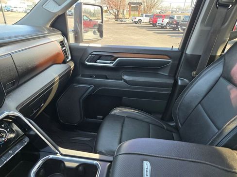 Used 2025 GMC Sierra 2500 Denali image 12