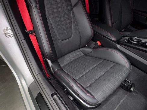 Used 2025 Porsche 911 Carrera T RWD image 19