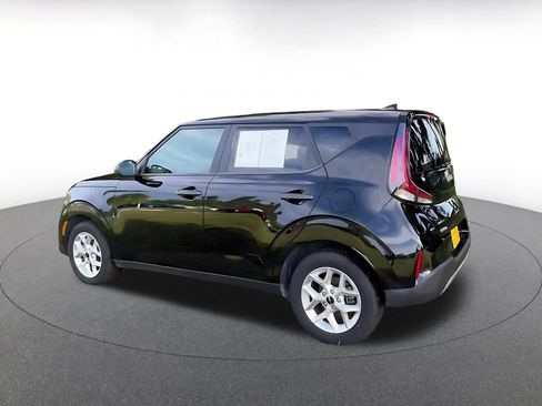 Used 2025 Kia Soul LX w/ LX Technology Package FWD image 8