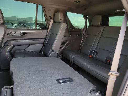 Used 2025 Chevrolet Tahoe Z71 AWD/4WD image 8