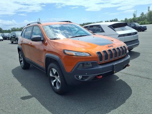Used 2015 Jeep Cherokee Trailhawk w/ Cold Weather Group AWD/4WD image 2