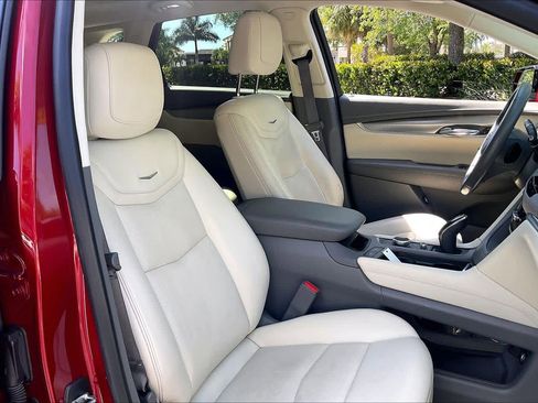 Used 2021 Cadillac XT5 Premium Luxury image 8