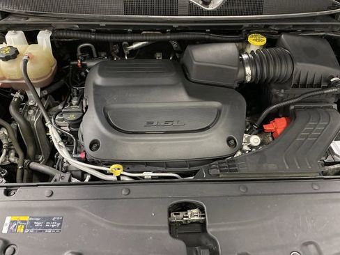 Used 2020 Chrysler Pacifica Touring-L Plus image 38