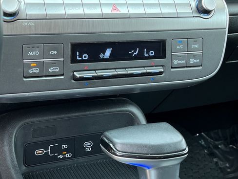 Used 2024 Hyundai Kona SEL AWD/4WD image 26