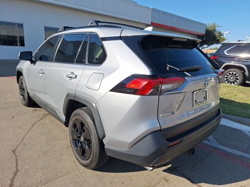 Used 2022 Toyota RAV4 XLE image 4