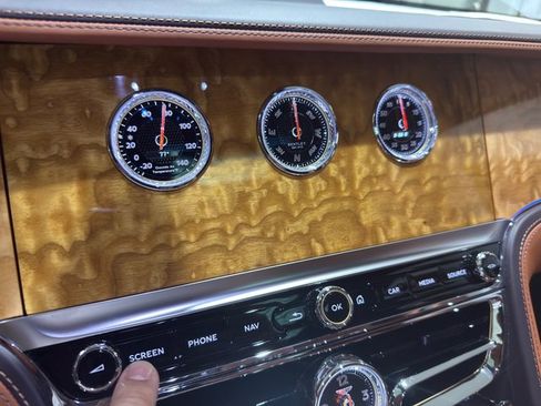 Used 2020 Bentley Flying Spur W12 image 24