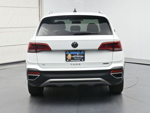 Certified 2022 Volkswagen Taos SE w/ Panoramic Sunroof Package FWD image 24
