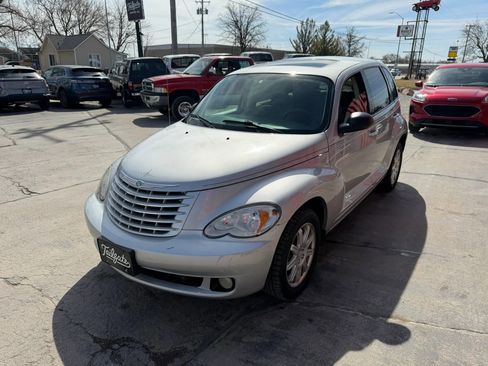 Used 2007 Chrysler PT Cruiser Limited FWD image 4