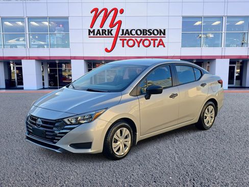 Used 2025 Nissan Versa S image 1
