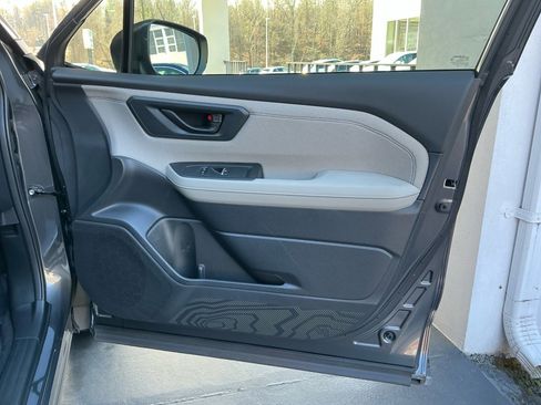 Used 2025 Subaru Forester Premium image 35