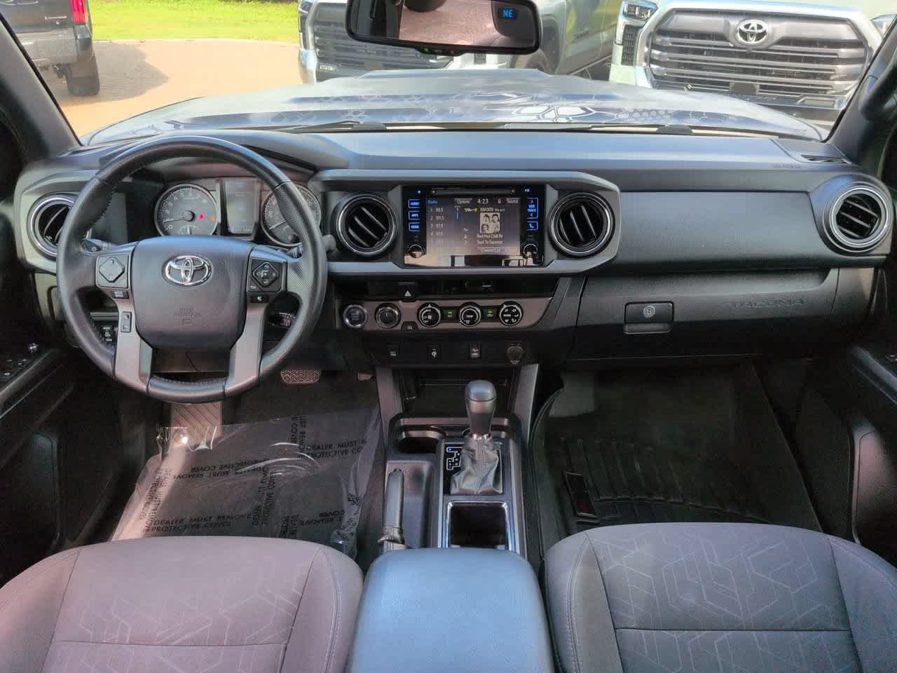 Used 2017 Toyota Tacoma TRD Sport w/ Tow Package (A/T) AWD/4WD image 14