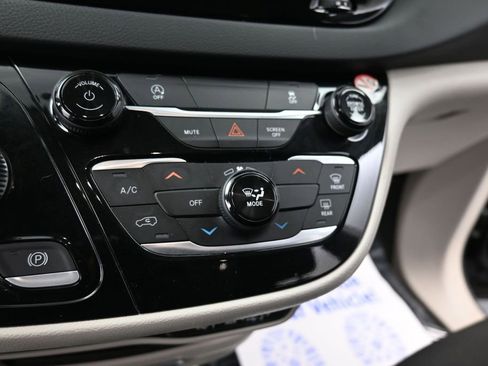 Used 2023 Chrysler Voyager LX FWD image 36