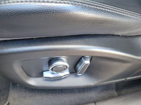 Used 2020 Jaguar F-PACE Premium image 16