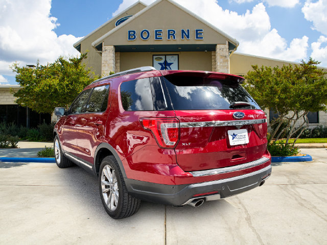 Used 2018 Ford Explorer XLT w/ Equipment Group 202A FWD image 3