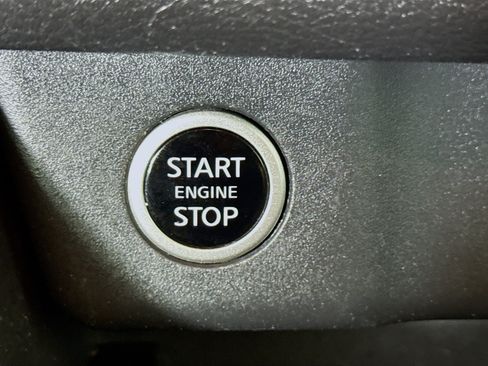 Used 2023 Nissan Rogue S image 21