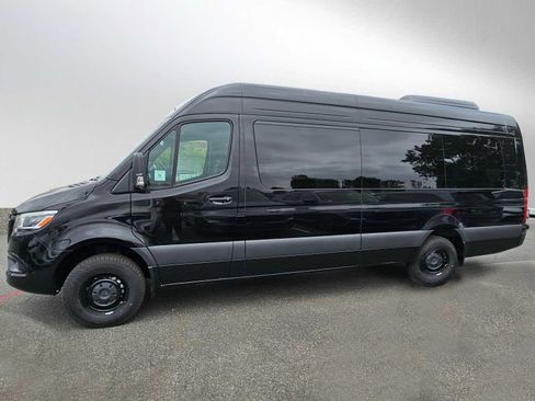 Used 2024 Mercedes-Benz Sprinter 3500 image 4