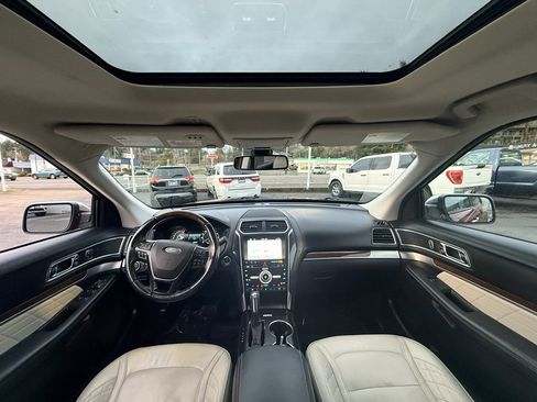 Used 2017 Ford Explorer Platinum image 14