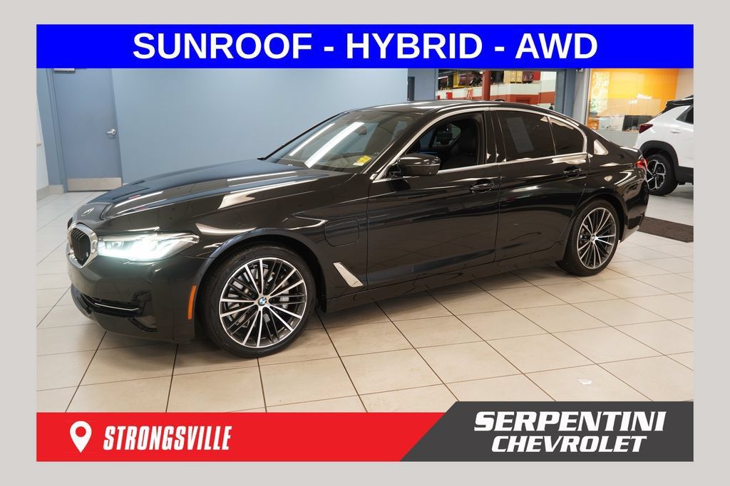 Used 2021 BMW 530e xDrive w/ Parking Assistance Package AWD/4WD image 1