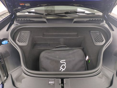 Certified 2025 Porsche Macan 4 Electric AWD/4WD image 28