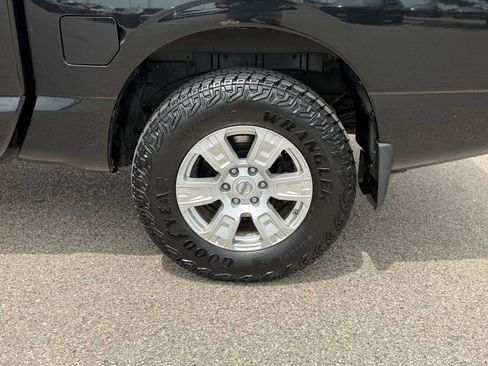 Used 2018 Nissan Titan SV AWD/4WD image 13