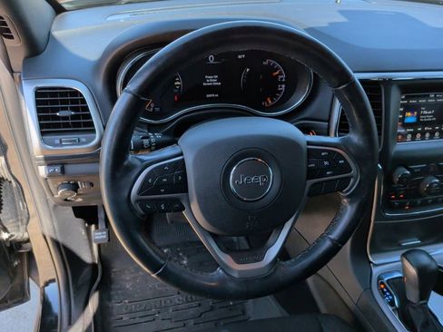 Used 2021 Jeep Grand Cherokee Laredo RWD image 16