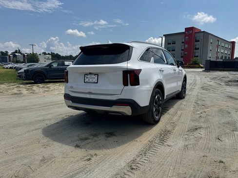 New 2025 Kia Sorento S w/ Panoramic Sunroof Package image 3