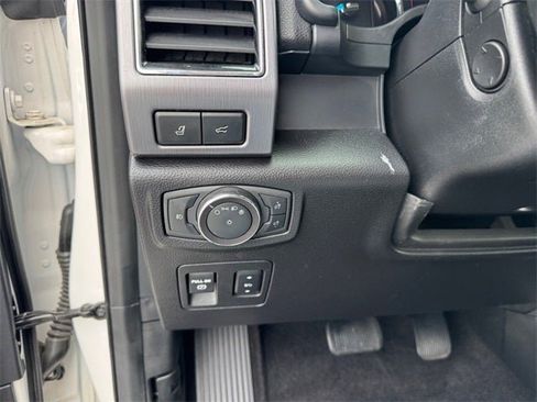 Used 2019 Ford Expedition Platinum image 17