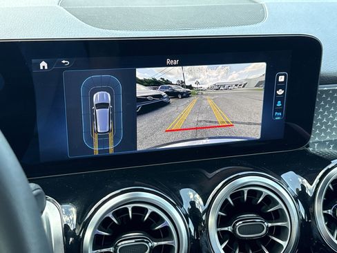 Certified 2024 Mercedes-Benz GLB 250 4MATIC image 19