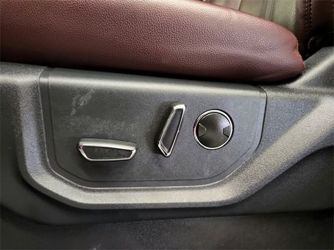 Used 2024 Ford Expedition Limited image 19