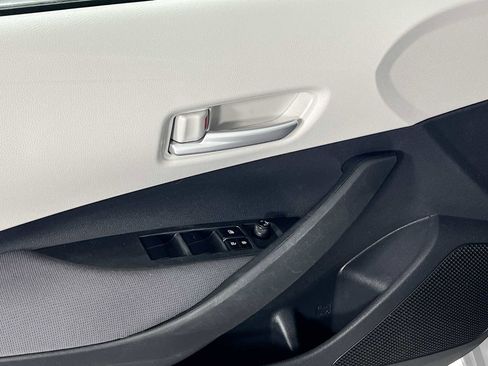 Used 2020 Toyota Corolla LE image 17