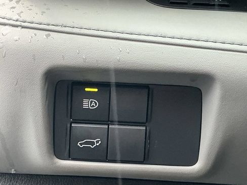 Used 2020 Toyota Highlander XLE AWD/4WD image 16